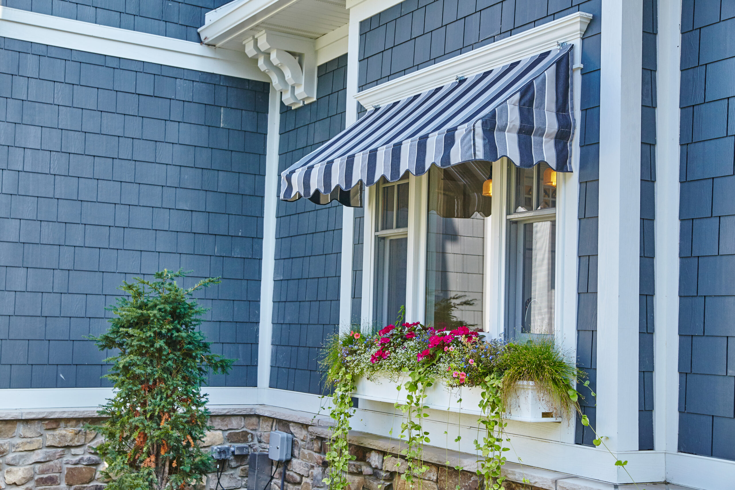 Curb Appeal Makeover: Transform Your Facade with Custom Awnings Toronto